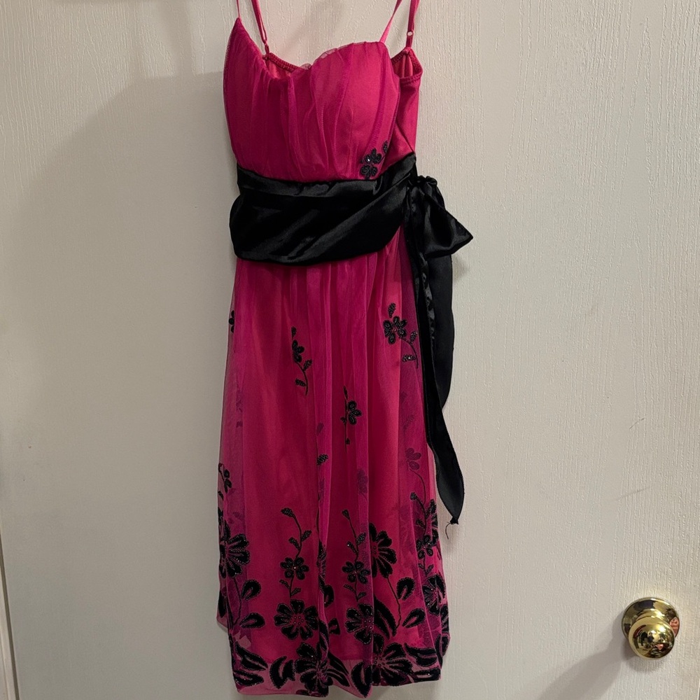 Chic Pink and Black Floral Midi Dress
